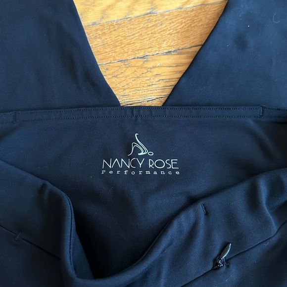 NWOT-Nancy Rose Performance Legging SILVER star detail at ankle 6/S - 7/8 length - Picture 8 of 10